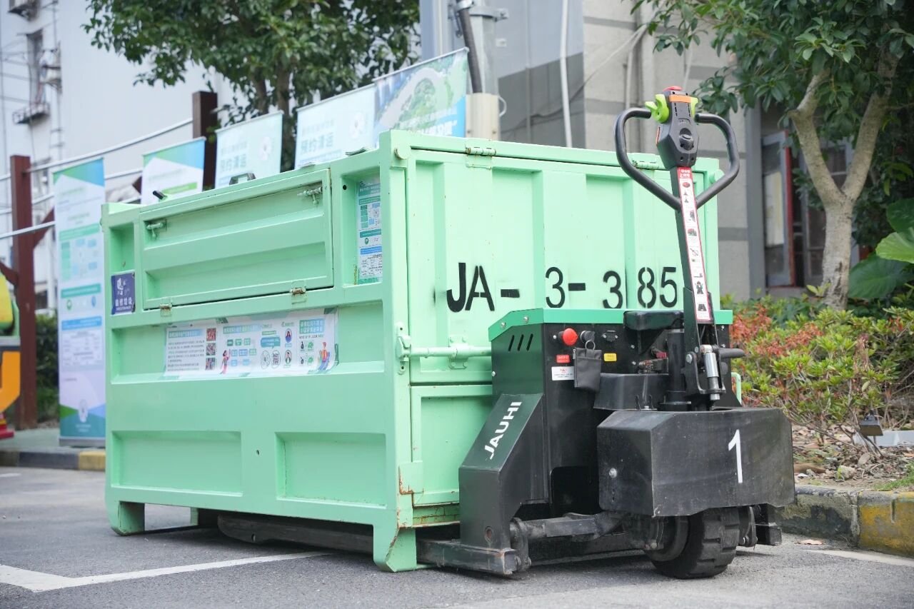 优化装修垃圾收运服务,推动居住环境品质提升——上海市绿化市容局举办2025年第五期“局长服务接待日”活动