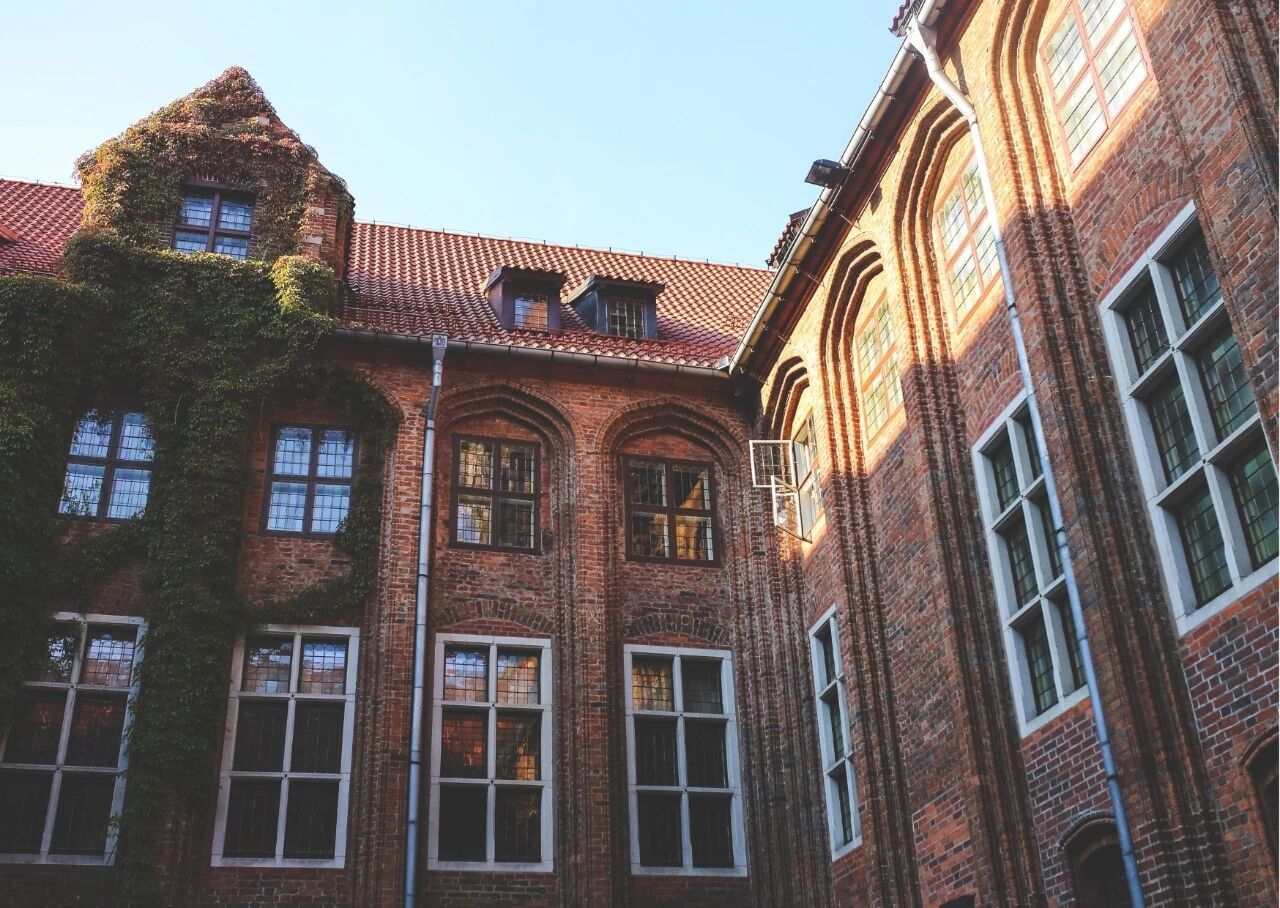 שҲ������̼����ͳ�����ǻ�չʾ��ɫ���ĵ��¿���